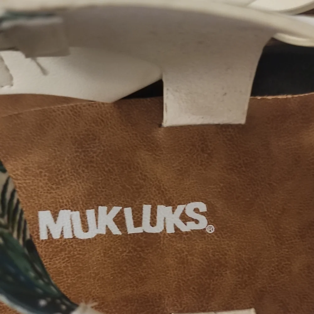 MUK LUKS Cream Crisscross Strap Women's Sandals - Picture 2 of 5